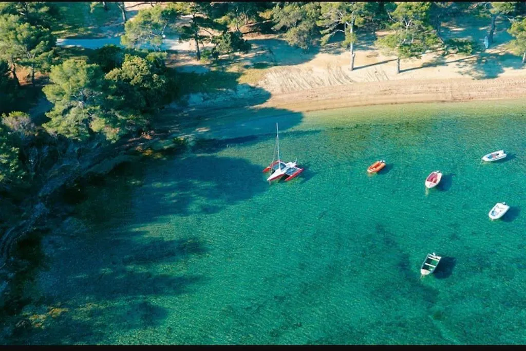 Tres Bel Appartement A Ιέρ